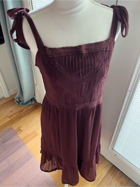 Abercrombie & Fitch: Tie-Strap Chiffon Pleated Midi Dress M